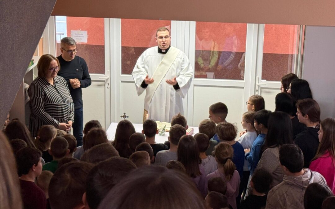 Blagoslov učenike, djelatnika i škole